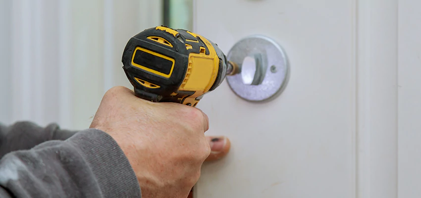 Street Locksmith For Smart Lock Repair in Coral Springs, FL