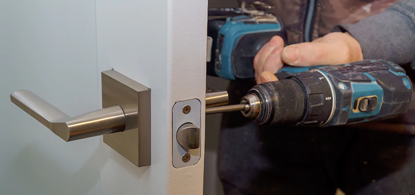 Broken Door Handle Lock Repair in Coral Springs, Florida