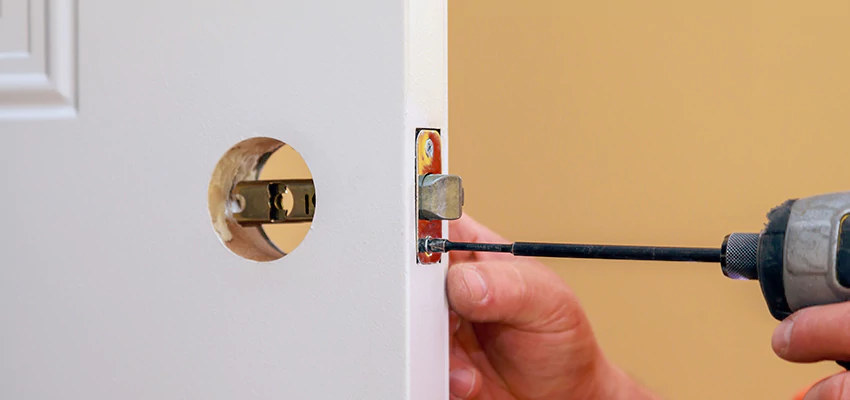 Stuck Door Knobs Repair in Coral Springs